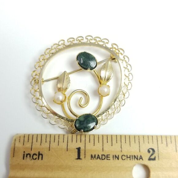 Vintage 12k Yellow Gold Filled Circle Brooch, Green Cabochon Faux Pearl Center - Picture 4 of 5